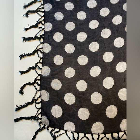CODELLO 100% Silk Black& White Polka Dot Print Lightweight Everyday Tassel Scarf - Picture 7 of 9